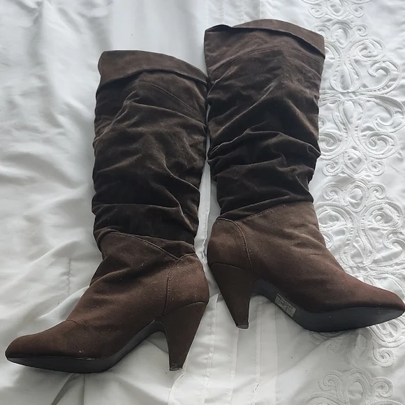 Elegant Brown Knee-High Boots - Picture 3 of 7